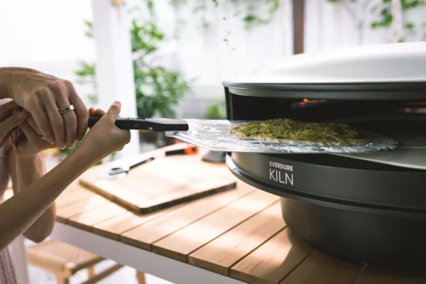 Everdure KILN 2 pizzaahi