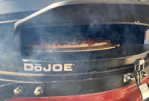 Kamado Joe pizza küpsetamise süsteem DoJoe Classic